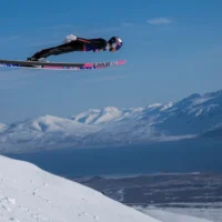 Рёю Кобаяси прыгнул с трамплина на лыжах на 291 метр