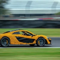 LEGO представила McLaren P1 з блоків у натуральну величину